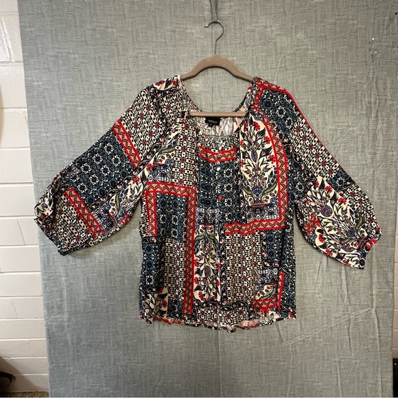 Jones & Co. Red and Black Graphic Bohemian feel Puff Sleeve Blouse plus size - Picture 1 of 9